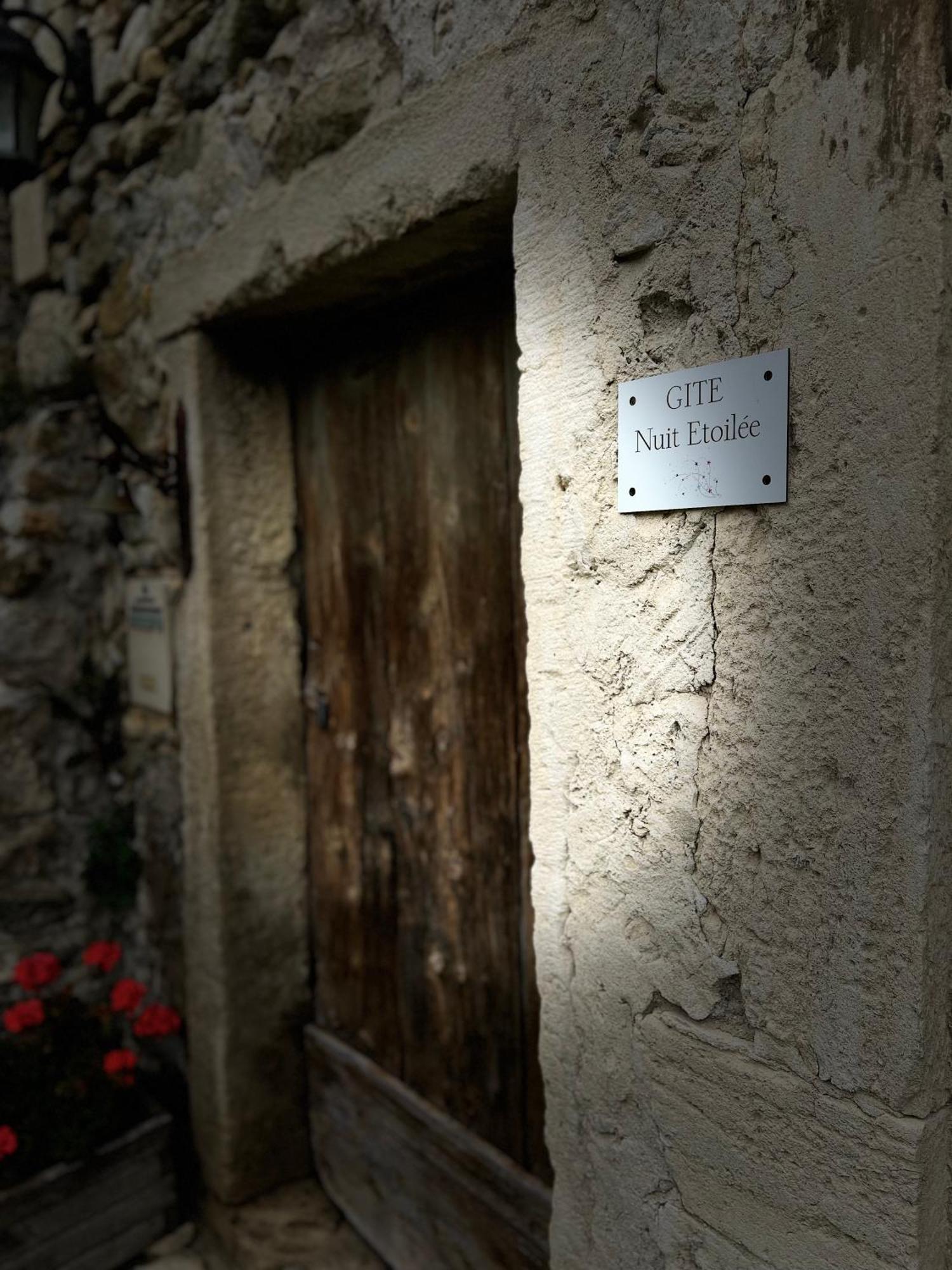 Gites Du Chateau D'Alencon Le Pegue Exterior foto