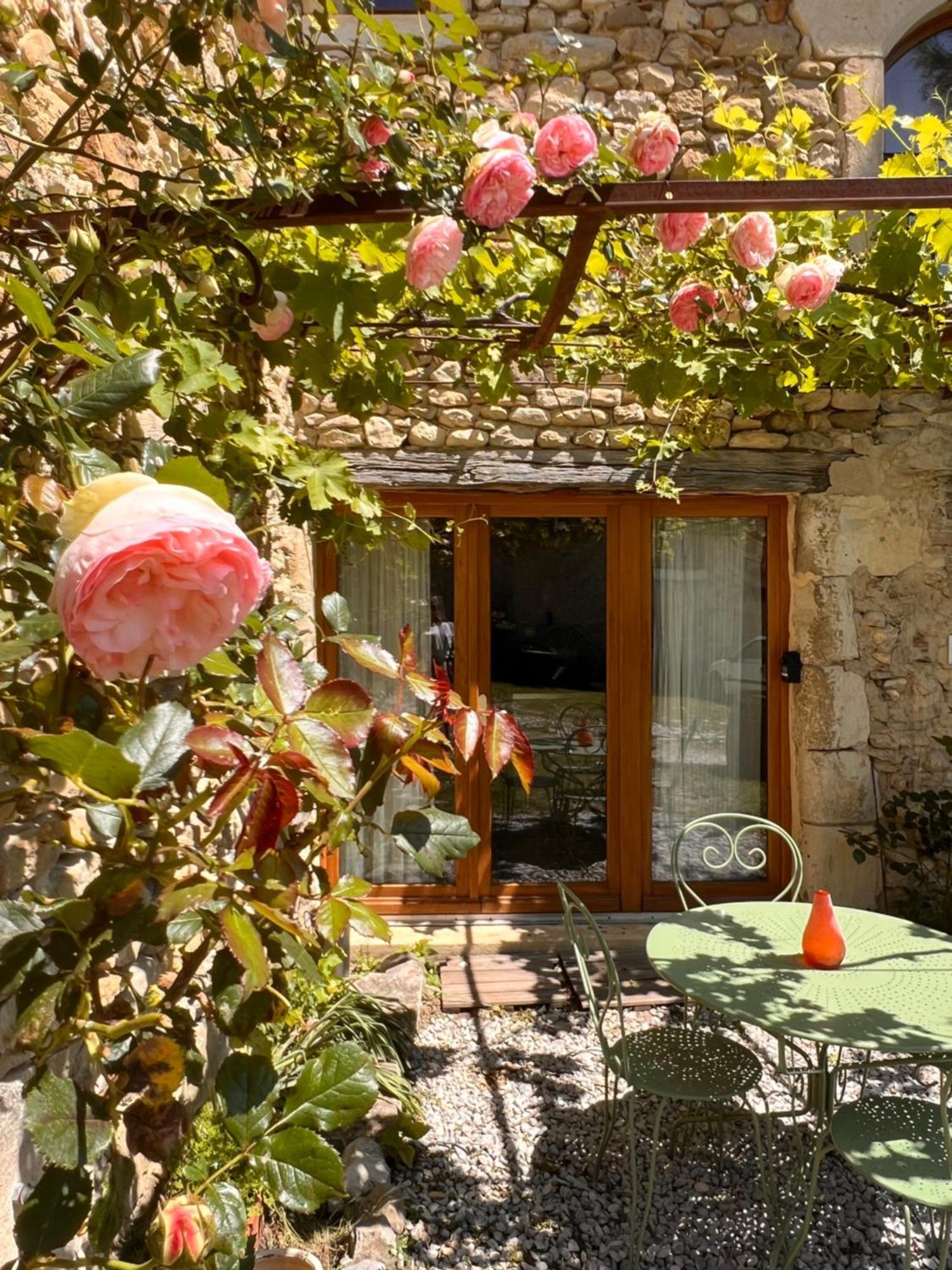 Gites Du Chateau D'Alencon Le Pegue Exterior foto